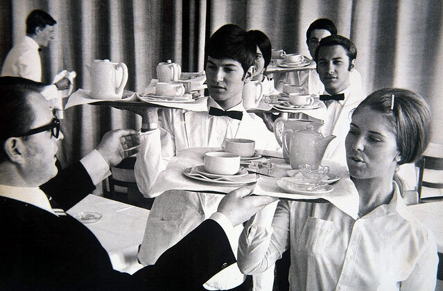 VAKKO SCHOOL OF HOSPITALITY AND SERVICE, VAKKO KALİTESİ VE ÜSTÜN HİZMET ANLAYIŞIYLA SEKTÖRE YENİ PROFESYONELLER KAZANDIRIYOR