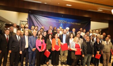Yaş meyve sebze ve meyve sebze mamulleri sektöründe ihracatın yıldızları ödüllerine kavuştu